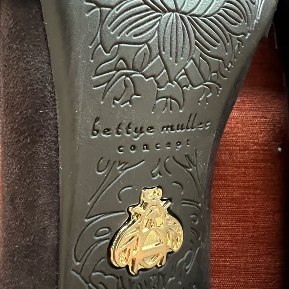 Bettye Muller brown suede loafers, size 8. Never worn - Picture 4 of 6